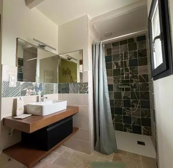 Aamiaismajoitus (B&B) Chambre Au Calme Avec Spa Privatif Gratuit Sud Aveyron Les Palmiers Des Causses