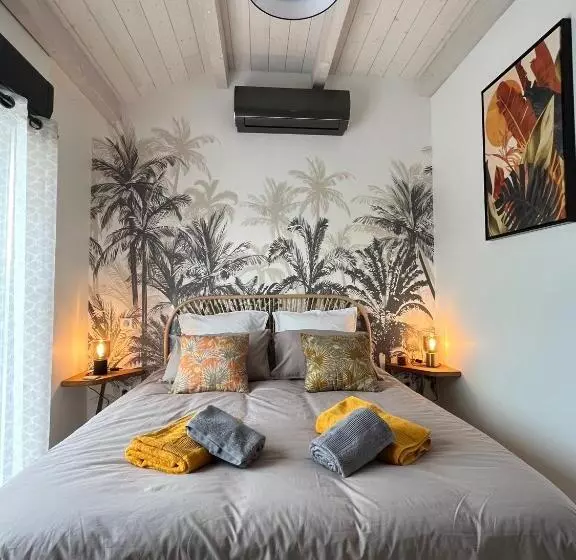 Aamiaismajoitus (B&B) Chambre Au Calme Avec Spa Privatif Gratuit Sud Aveyron Les Palmiers Des Causses