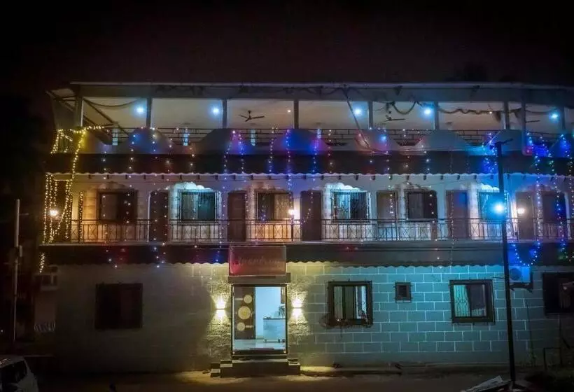 Hotelli Anandvan Beach Resort