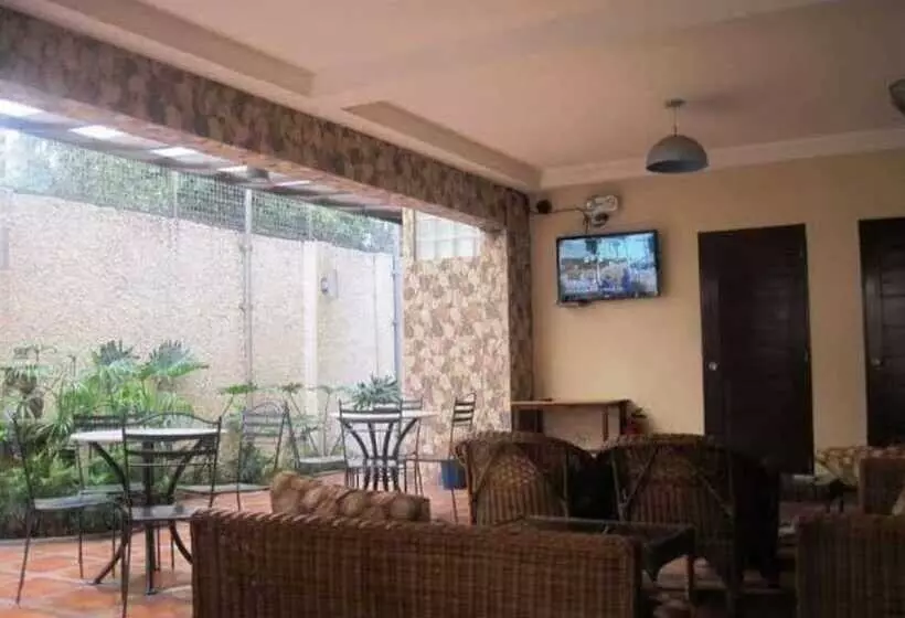 Hotelli Oyo 916 Angel S Boardrooms