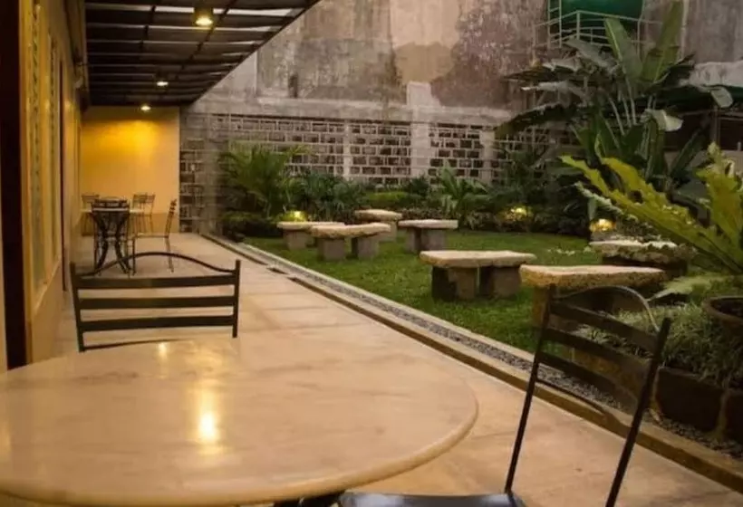 Hotelli Oyo 916 Angel S Boardrooms