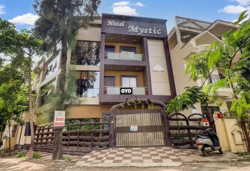 ホテル Oyo Flagship 70371  Mystic