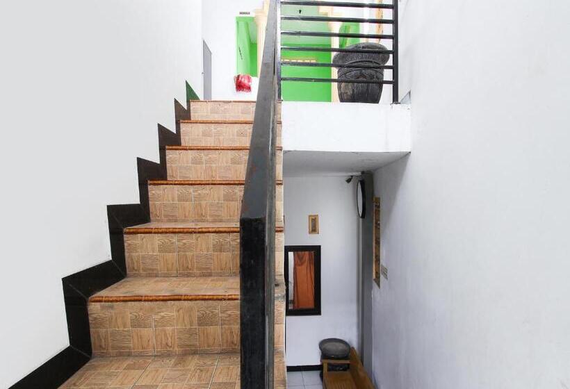 Hotell Spot On 91935 Hellena Guesthouse