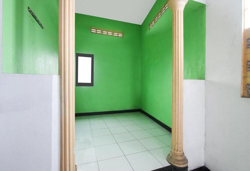 Hotell Spot On 91935 Hellena Guesthouse