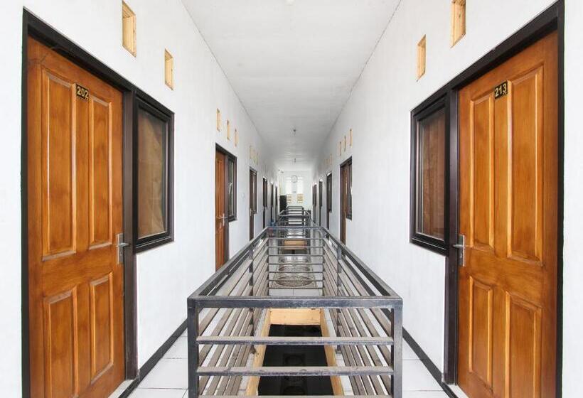 Hotell Spot On 91935 Hellena Guesthouse