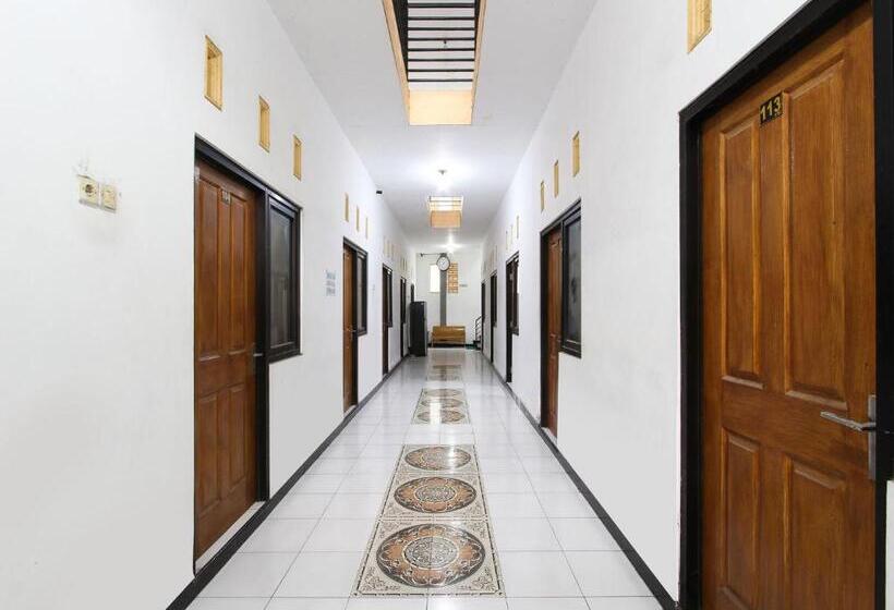 Hotell Spot On 91935 Hellena Guesthouse