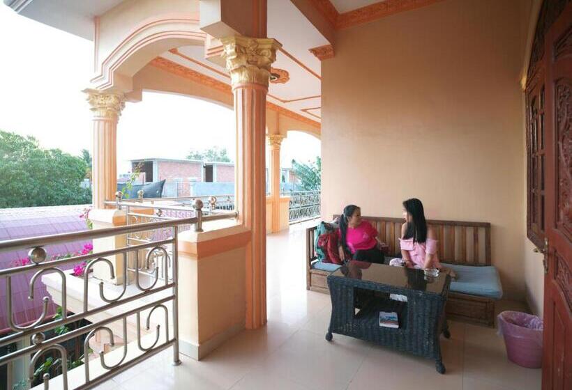 هتل Villa Kampot Cafe