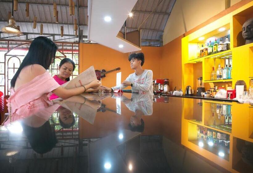 هتل Villa Kampot Cafe