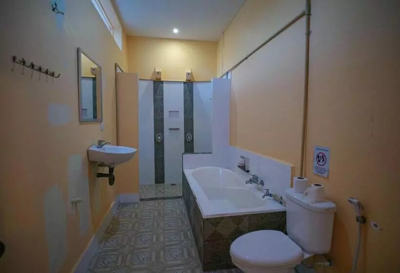 هتل Villa Kampot Cafe