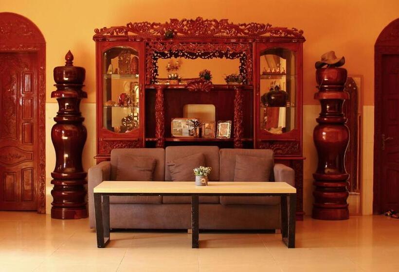 هتل Villa Kampot Cafe