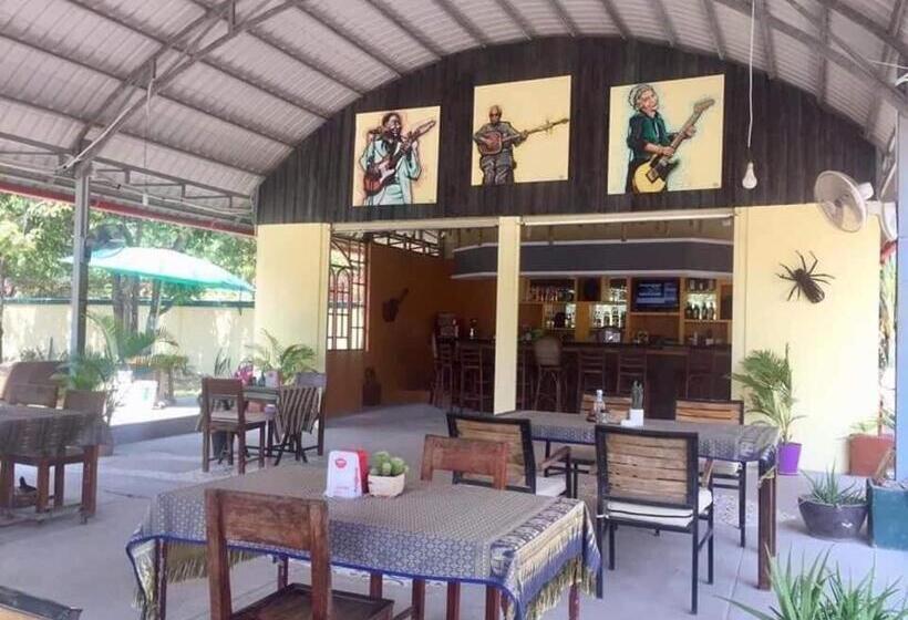 هتل Villa Kampot Cafe
