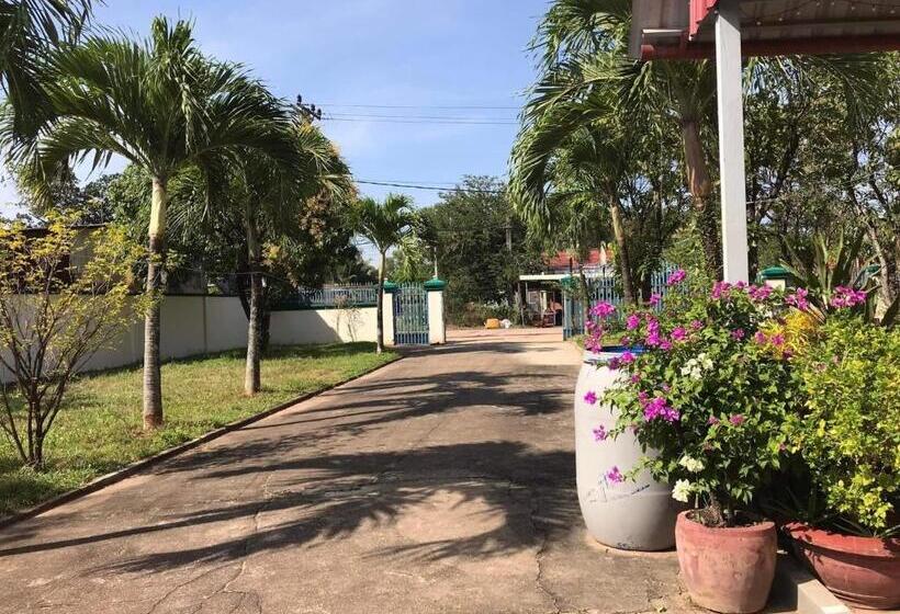 هتل Villa Kampot Cafe