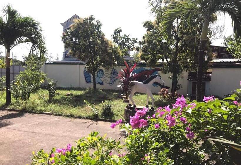 هتل Villa Kampot Cafe