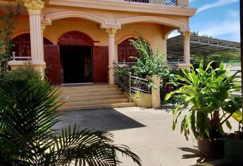 هتل Villa Kampot Cafe