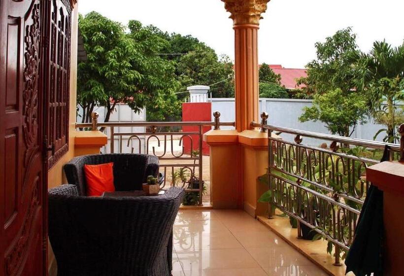 هتل Villa Kampot Cafe