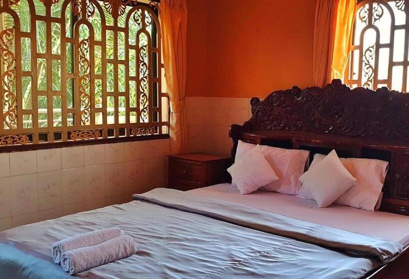 هتل Villa Kampot Cafe