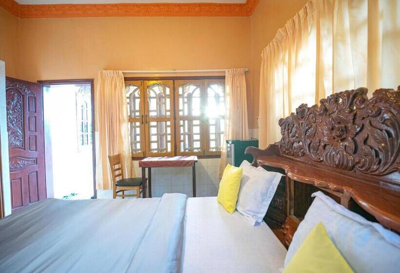 هتل Villa Kampot Cafe