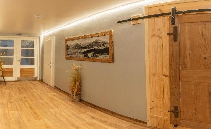 پانسیون Hostel   Ron`s Guesthouse