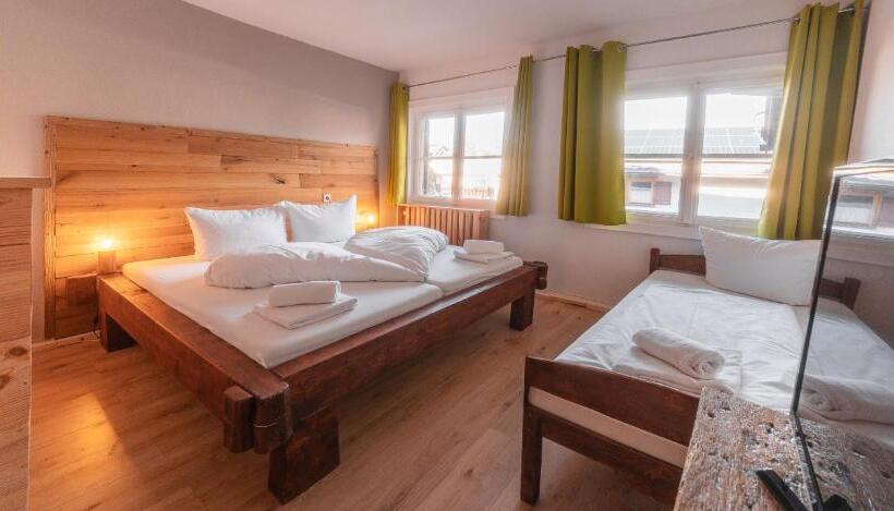 پانسیون Hostel   Ron`s Guesthouse