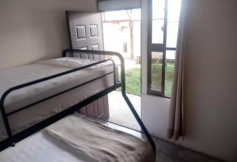 ベッドアンドブレックファースト Casa Escalante Hostel