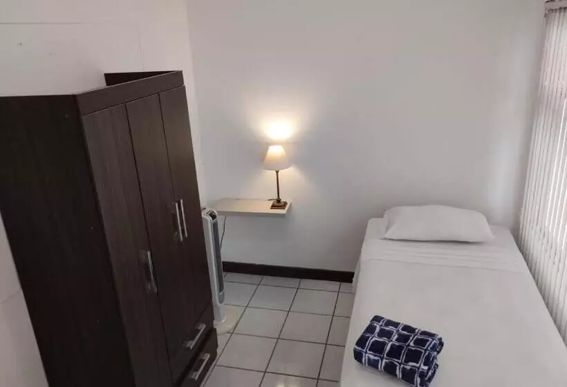 ベッドアンドブレックファースト Casa Escalante Hostel