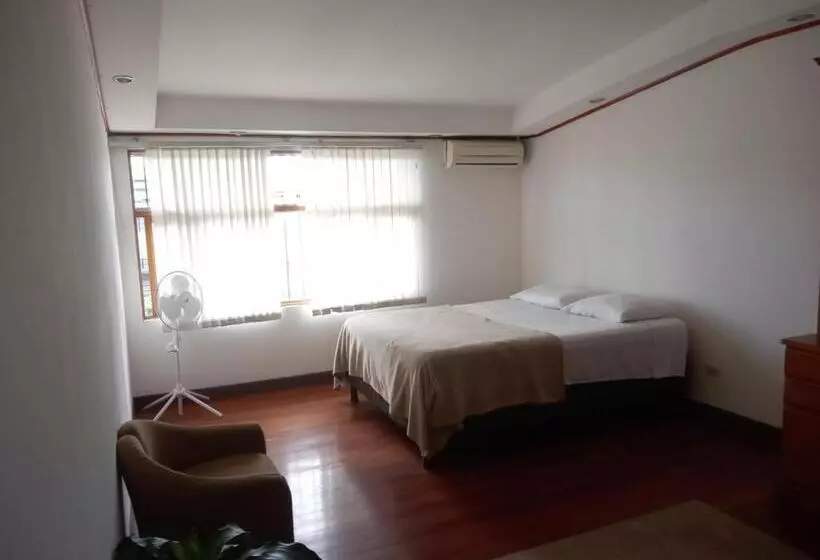 ベッドアンドブレックファースト Casa Escalante Hostel