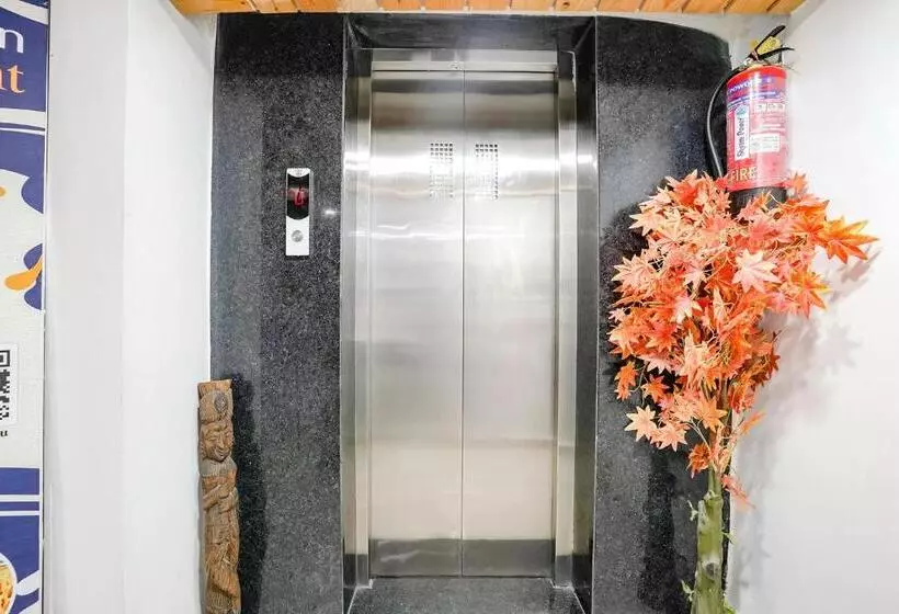 Fabhotel Vrundavan, Athwa