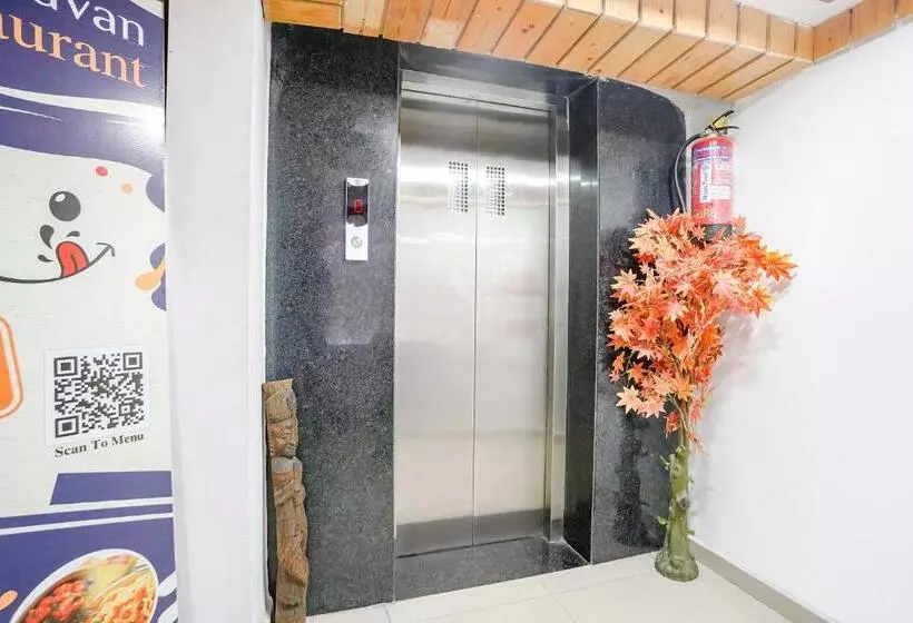 Fabhotel Vrundavan, Athwa