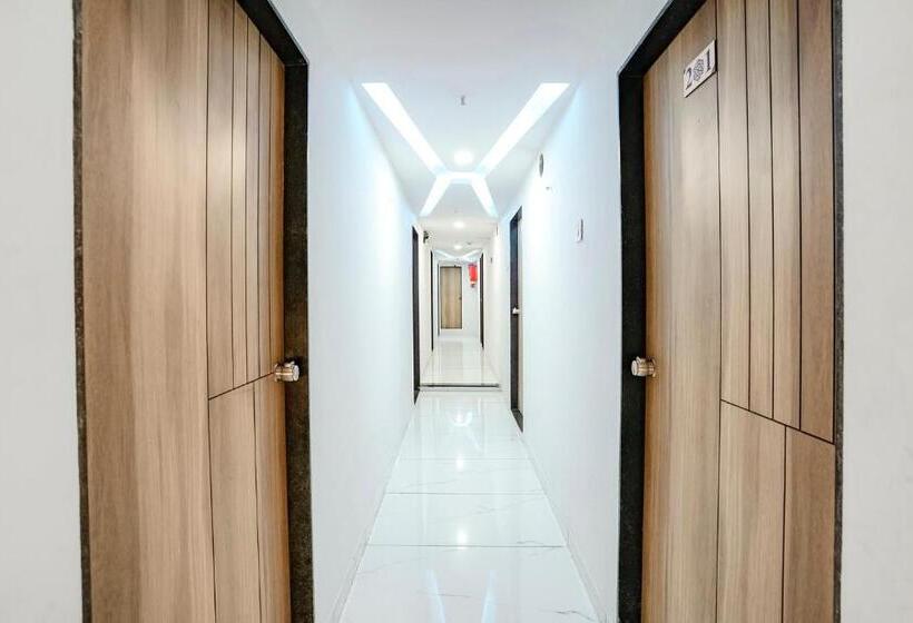 Fabhotel Vrundavan, Athwa