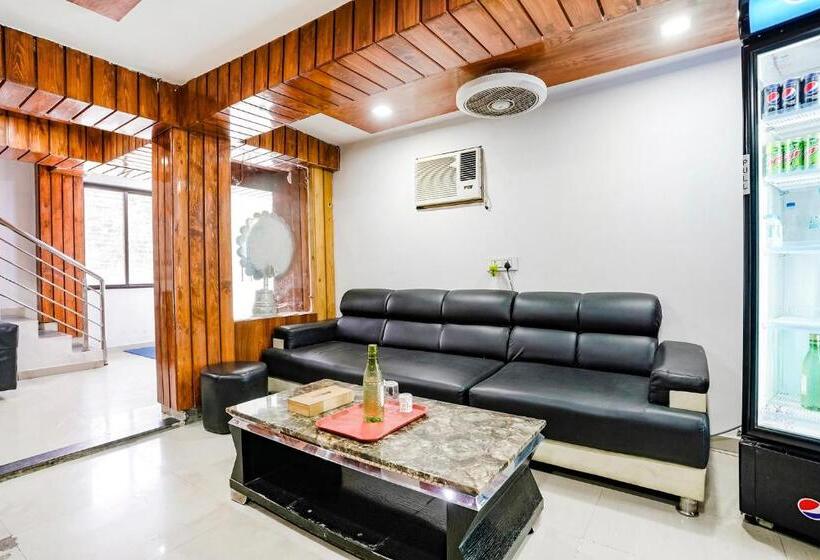 Fabhotel Vrundavan, Athwa