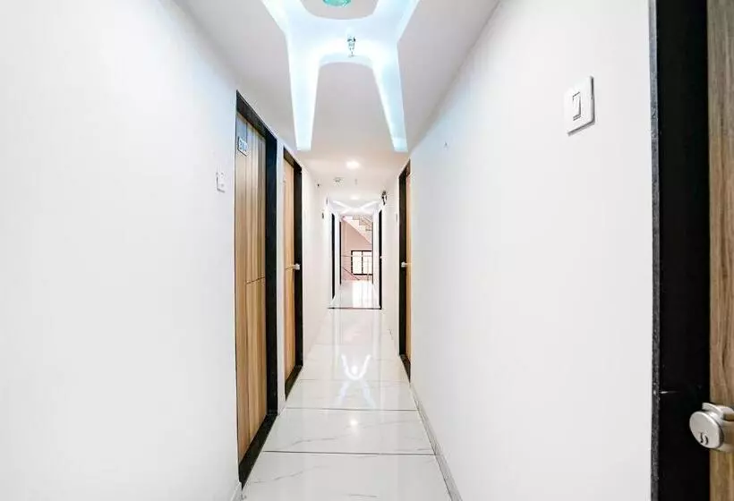 Fabhotel Vrundavan, Athwa