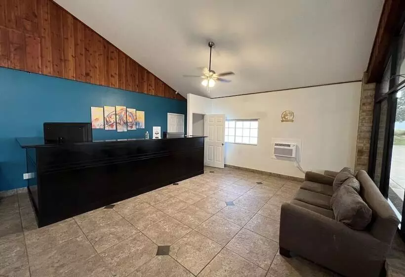 ホテル Bass Inn   Choke Canyon National Park