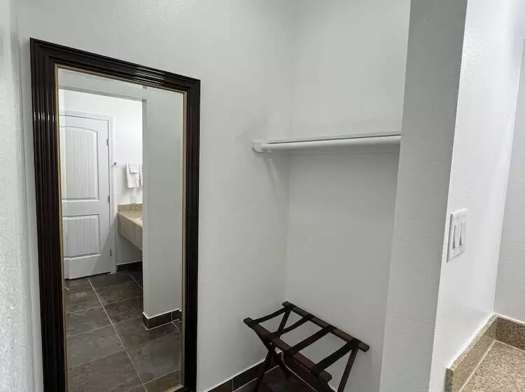 ホテル Bass Inn   Choke Canyon National Park