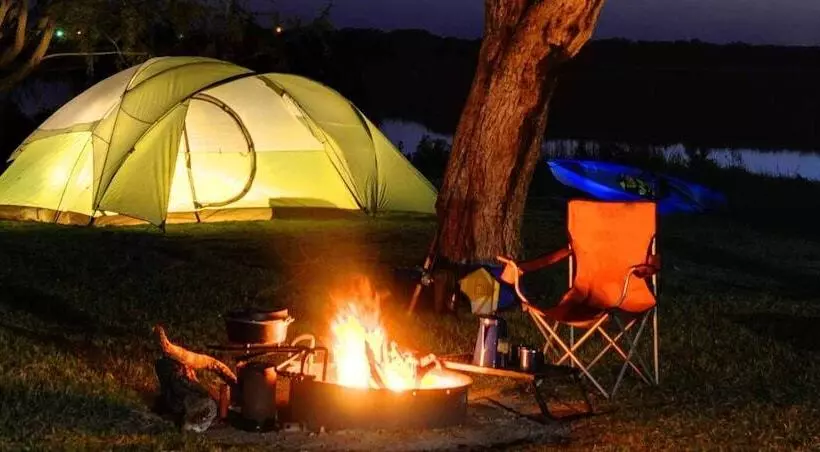 ホテル Bass Inn   Choke Canyon National Park