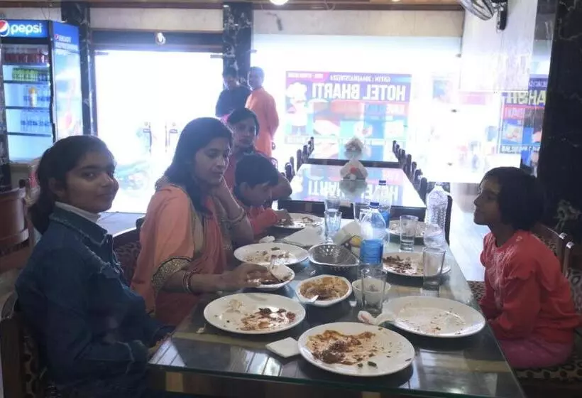 Hotelli Bharati