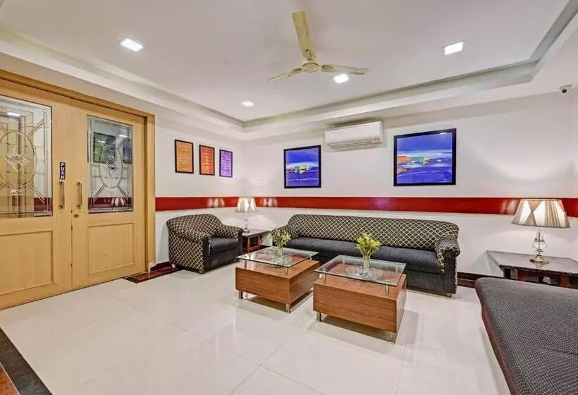 ホテル Collection O Sri Sai Ram Suites