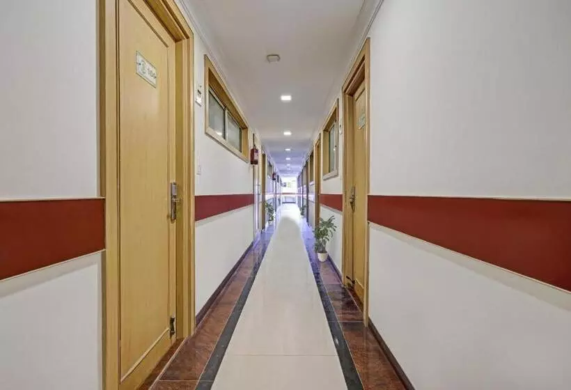 ホテル Collection O Sri Sai Ram Suites