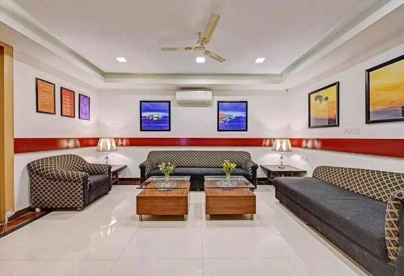 ホテル Collection O Sri Sai Ram Suites
