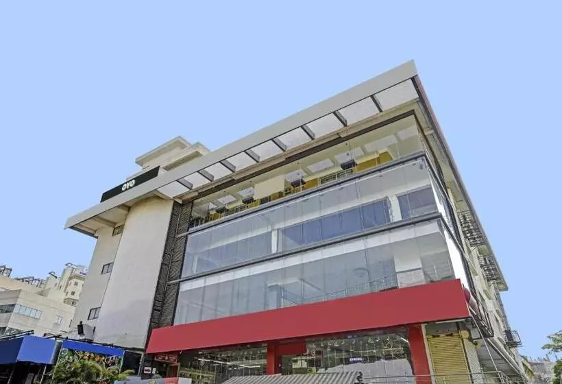 ホテル Collection O Sri Sai Ram Suites