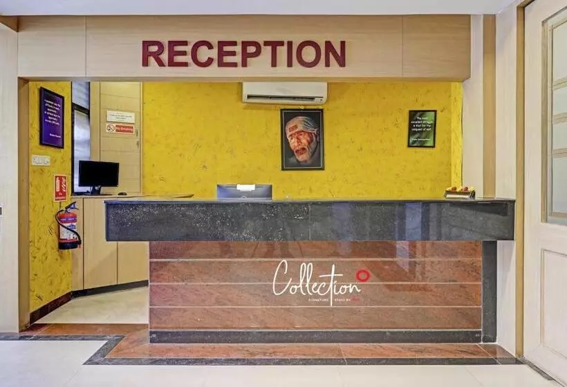 ホテル Collection O Sri Sai Ram Suites