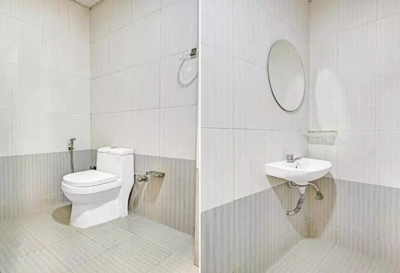 ホテル Collection O Sri Sai Ram Suites