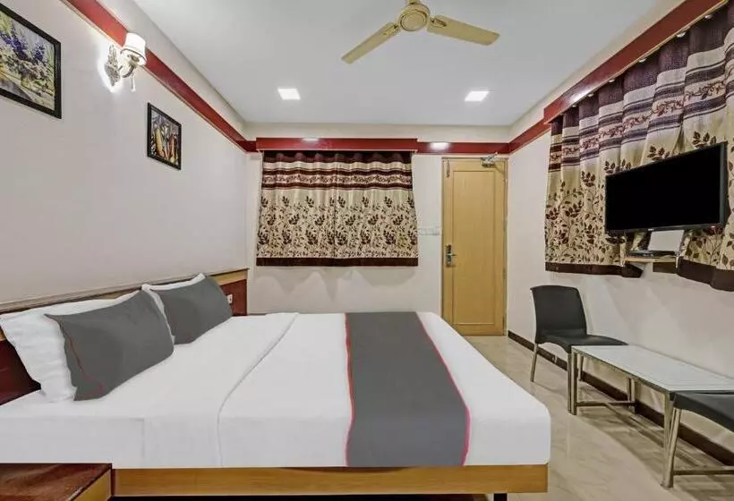 ホテル Collection O Sri Sai Ram Suites