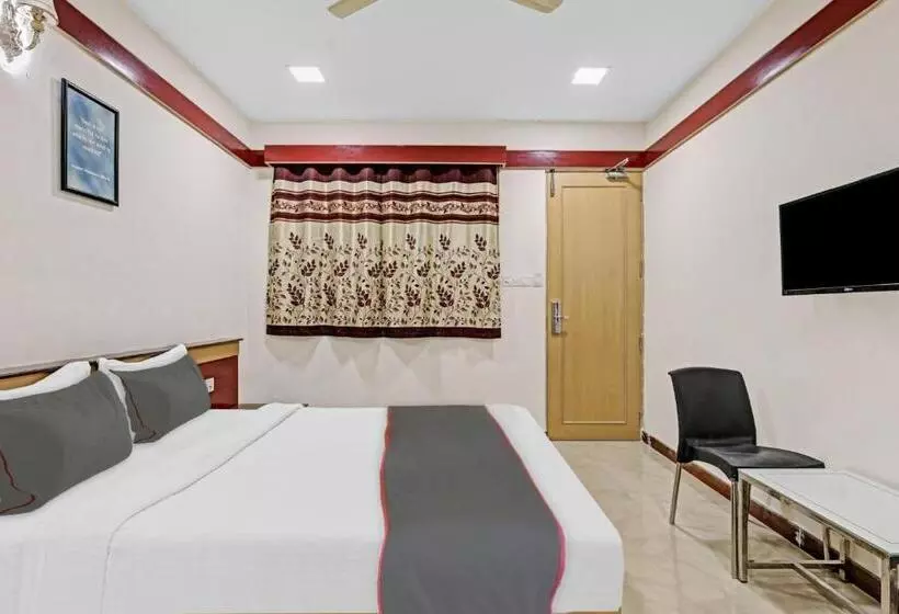 ホテル Collection O Sri Sai Ram Suites
