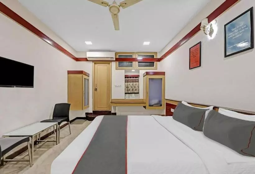 ホテル Collection O Sri Sai Ram Suites