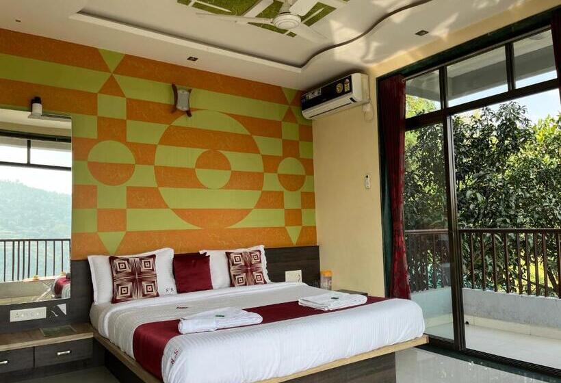 Отель S2 Residency