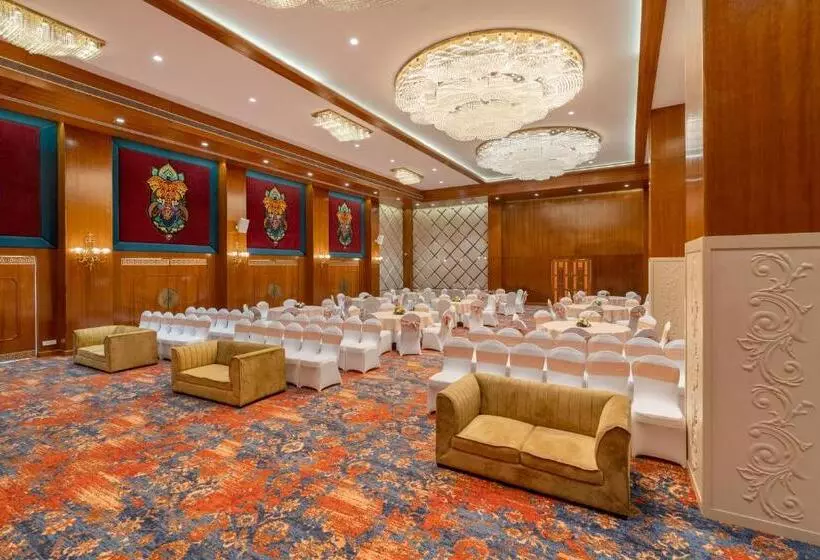 Hotelli Shyama Sarovar Portico