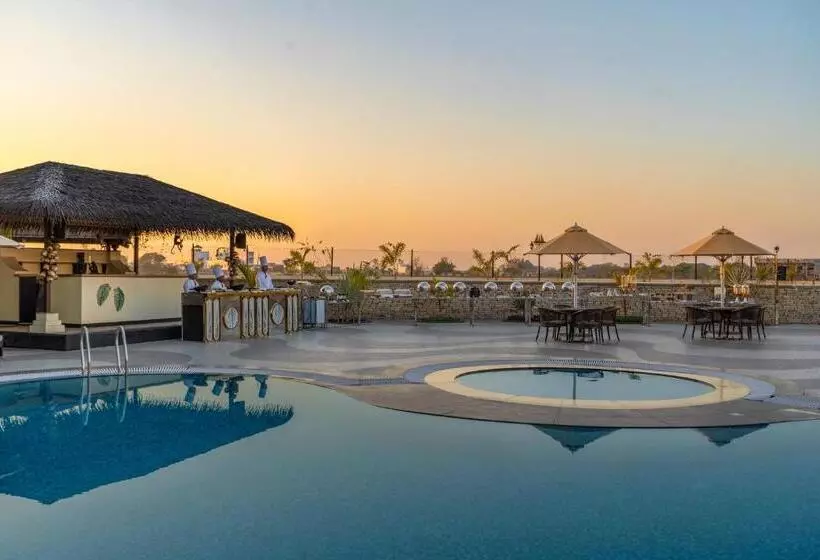 Hotelli Shyama Sarovar Portico