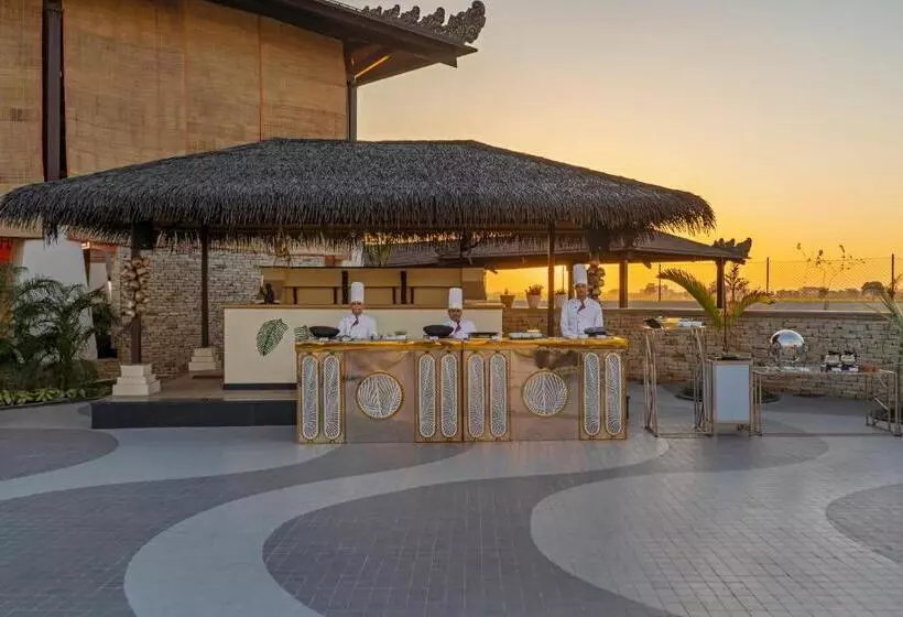 Hotelli Shyama Sarovar Portico