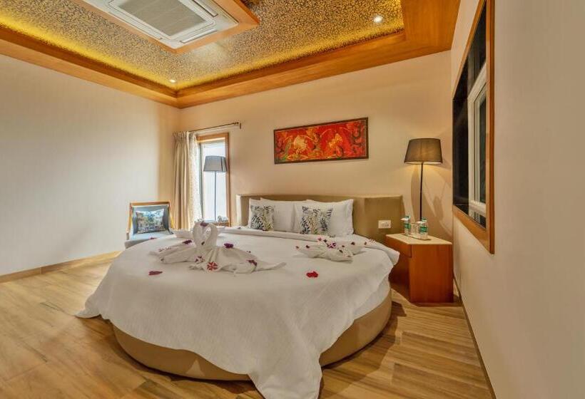 호텔 Shyama Sarovar Portico