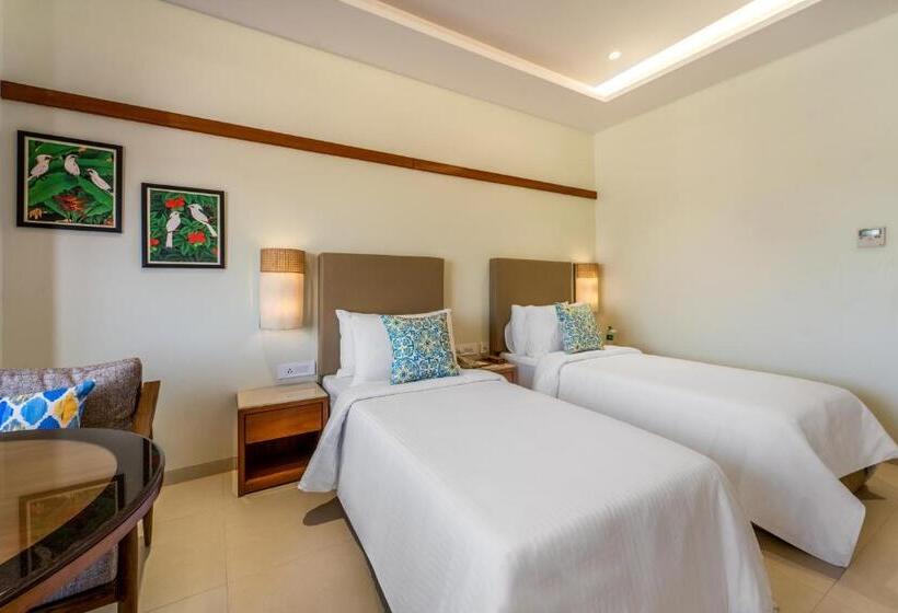 호텔 Shyama Sarovar Portico